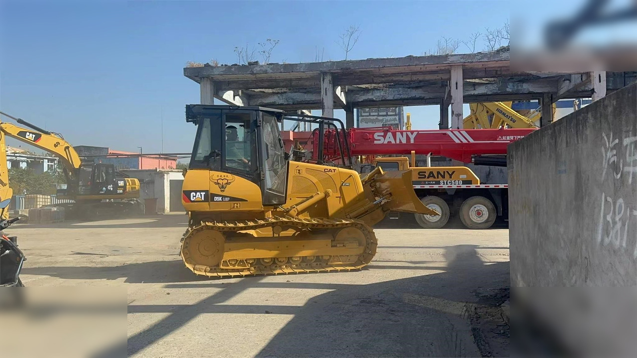 CATERPILLAR D5K LGP - Buldózer: 1 kép. CATERPILLAR D5K LGP - Buldózer: 1 kép.