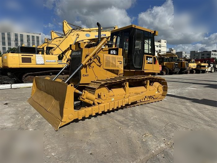 CATERPILLAR D7G II - Buldózer: 2 kép. CATERPILLAR D7G II - Buldózer: 2 kép.