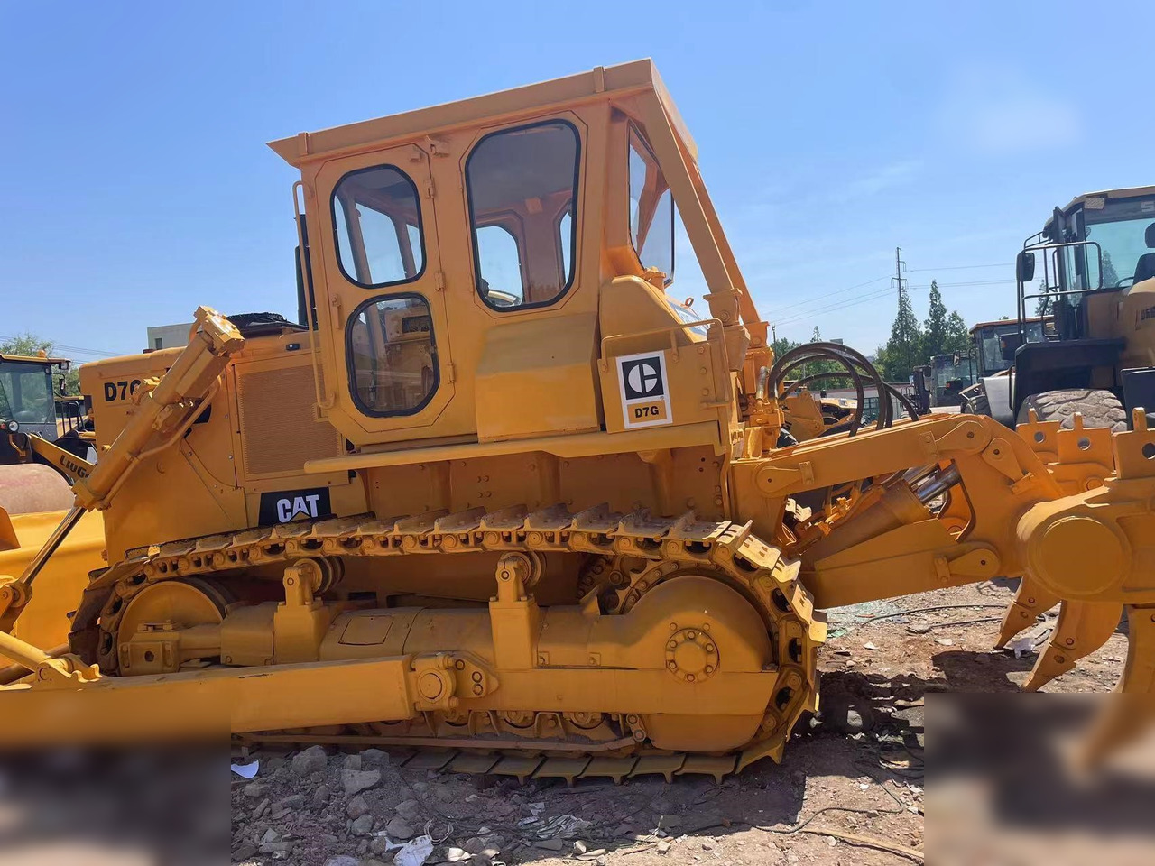 CATERPILLAR D7G - Buldózer: 3 kép. CATERPILLAR D7G - Buldózer: 3 kép.