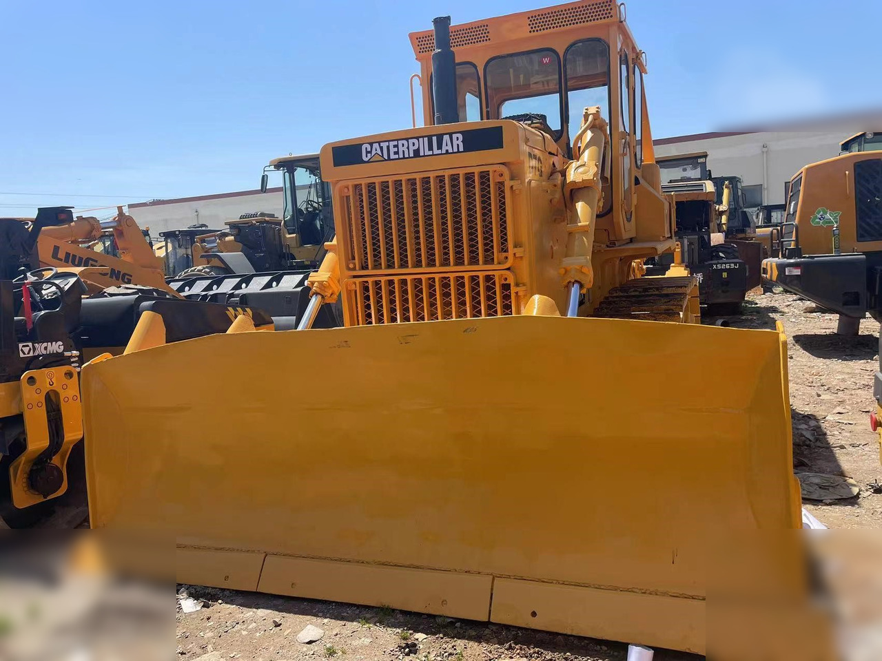CATERPILLAR D7G - Buldózer: 2 kép. CATERPILLAR D7G - Buldózer: 2 kép.