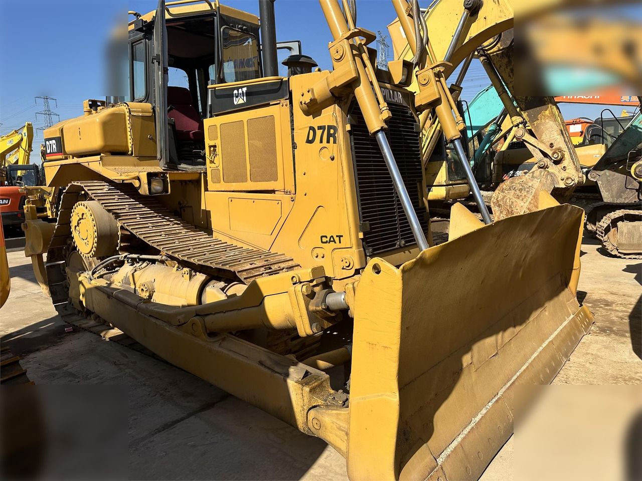 CATERPILLAR D7R II - Buldózer: 5 kép. CATERPILLAR D7R II - Buldózer: 5 kép.