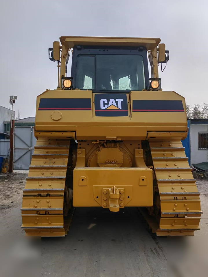 CATERPILLAR D8T - Buldózer: 2 kép. CATERPILLAR D8T - Buldózer: 2 kép.