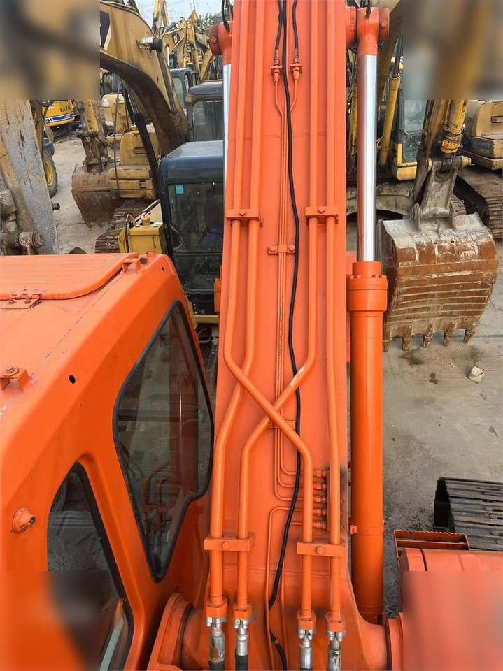 DOOSAN DH220 LC-7 - Lánctalpas kotró: 5 kép. DOOSAN DH220 LC-7 - Lánctalpas kotró: 5 kép.