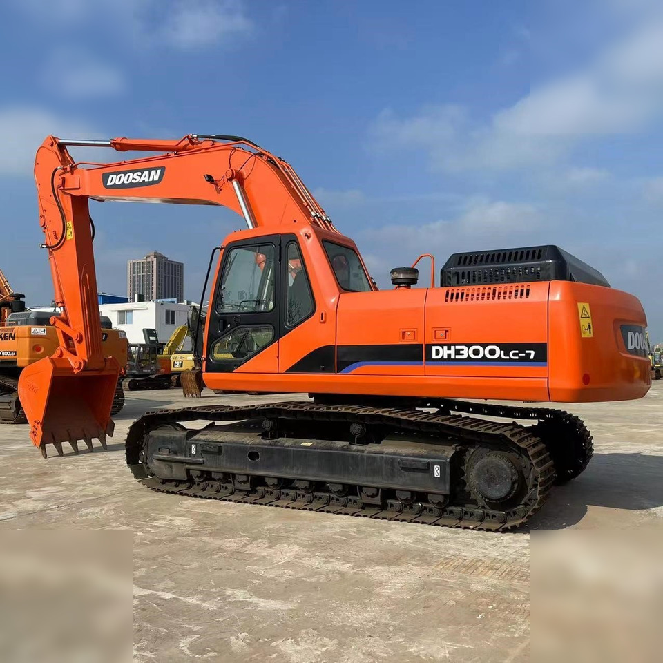 DOOSAN DH300 LC-7 - Lánctalpas kotró: 2 kép. DOOSAN DH300 LC-7 - Lánctalpas kotró: 2 kép.