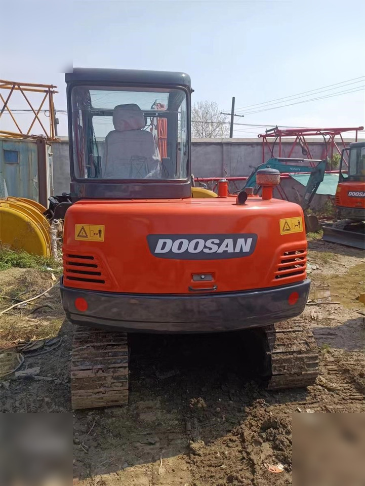 DOOSAN DH55 - Minikotró: 3 kép. DOOSAN DH55 - Minikotró: 3 kép.