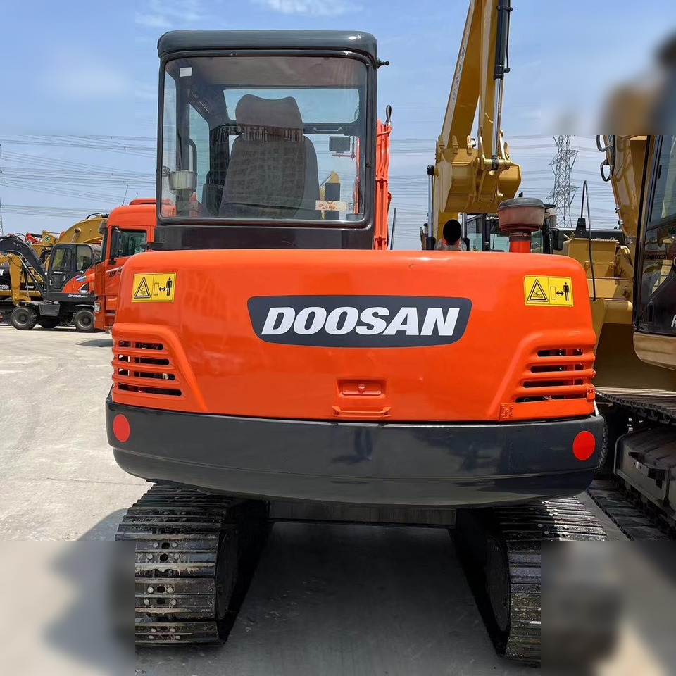 DOOSAN DH55-V - Minikotró: 4 kép. DOOSAN DH55-V - Minikotró: 4 kép.