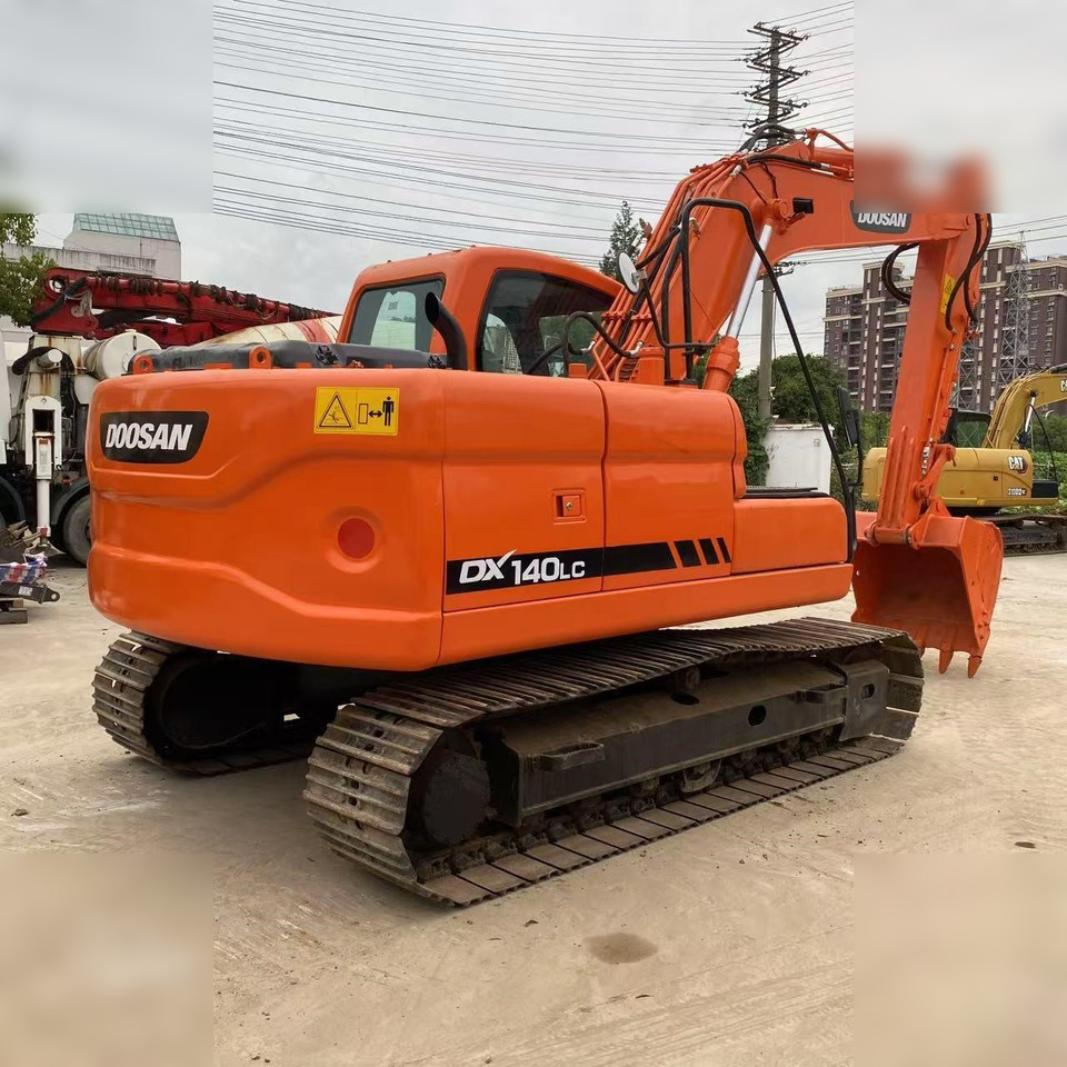 DOOSAN DX140 LC - Lánctalpas kotró: 1 kép. DOOSAN DX140 LC - Lánctalpas kotró: 1 kép.