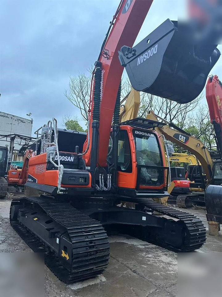DOOSAN DX300 LC-9C - Lánctalpas kotró: 5 kép. DOOSAN DX300 LC-9C - Lánctalpas kotró: 5 kép.