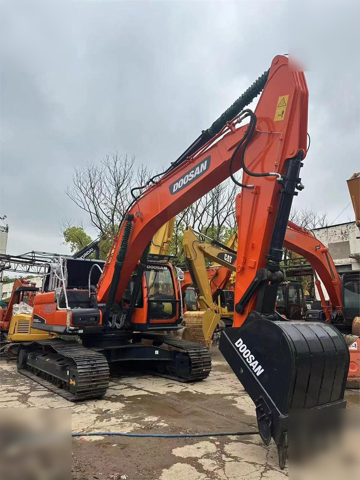 DOOSAN DX300 LC - Lánctalpas kotró: 5 kép. DOOSAN DX300 LC - Lánctalpas kotró: 5 kép.