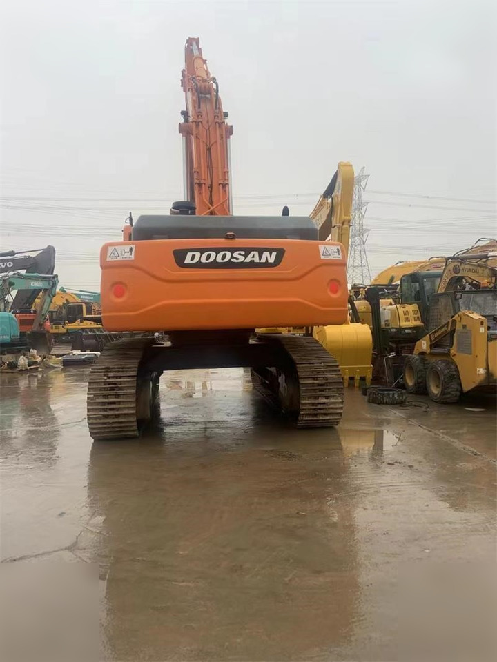 DOOSAN DX500 LCA - Lánctalpas kotró: 5 kép. DOOSAN DX500 LCA - Lánctalpas kotró: 5 kép.