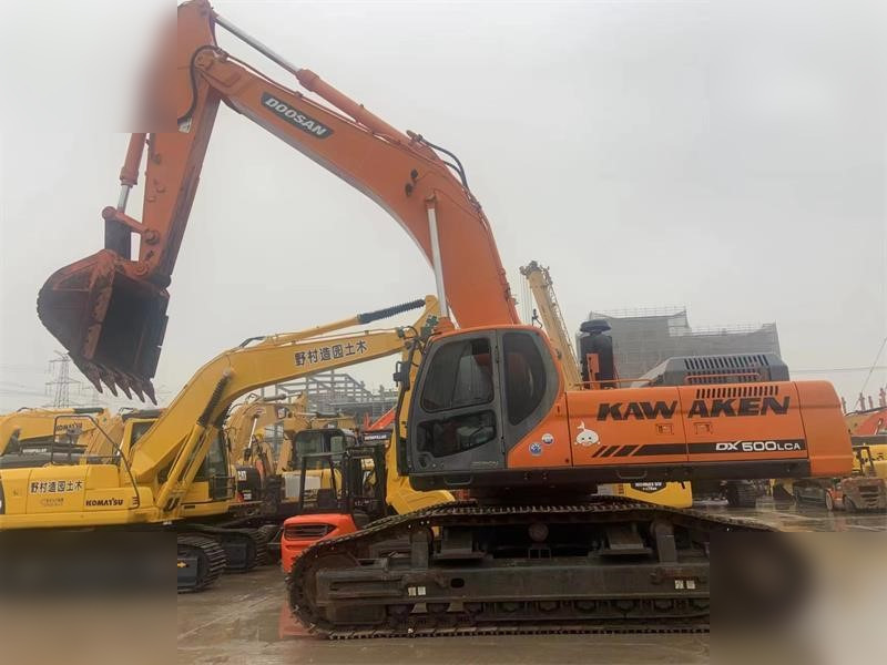 DOOSAN DX500 LCA - Lánctalpas kotró: 3 kép. DOOSAN DX500 LCA - Lánctalpas kotró: 3 kép.