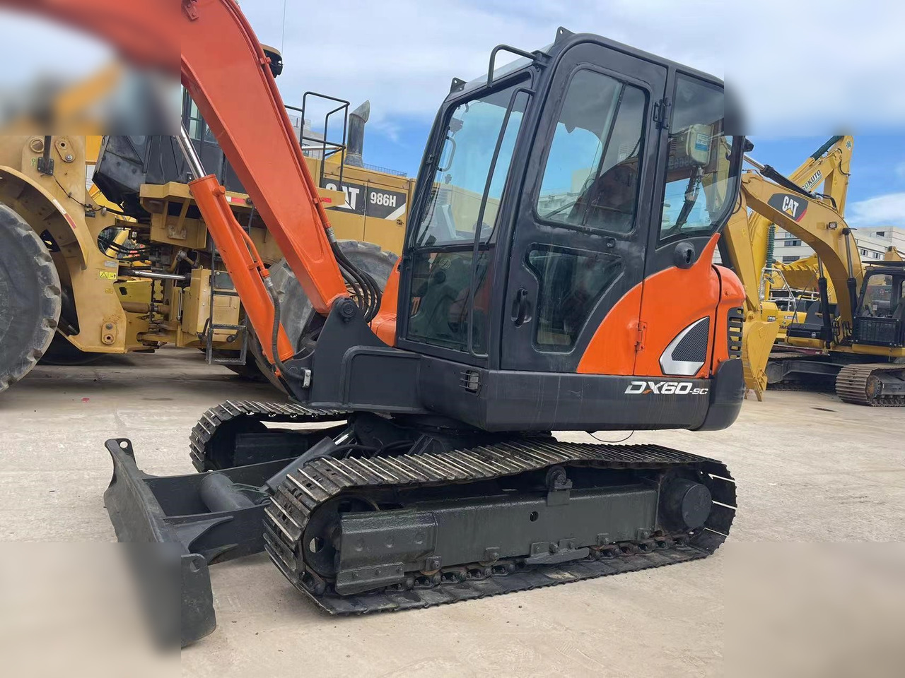 DOOSAN DX60-9C - Lánctalpas kotró: 5 kép. DOOSAN DX60-9C - Lánctalpas kotró: 5 kép.