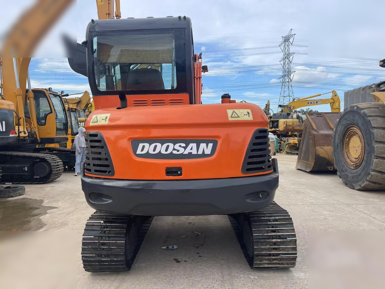 DOOSAN DX60-9C - Lánctalpas kotró: 4 kép. DOOSAN DX60-9C - Lánctalpas kotró: 4 kép.