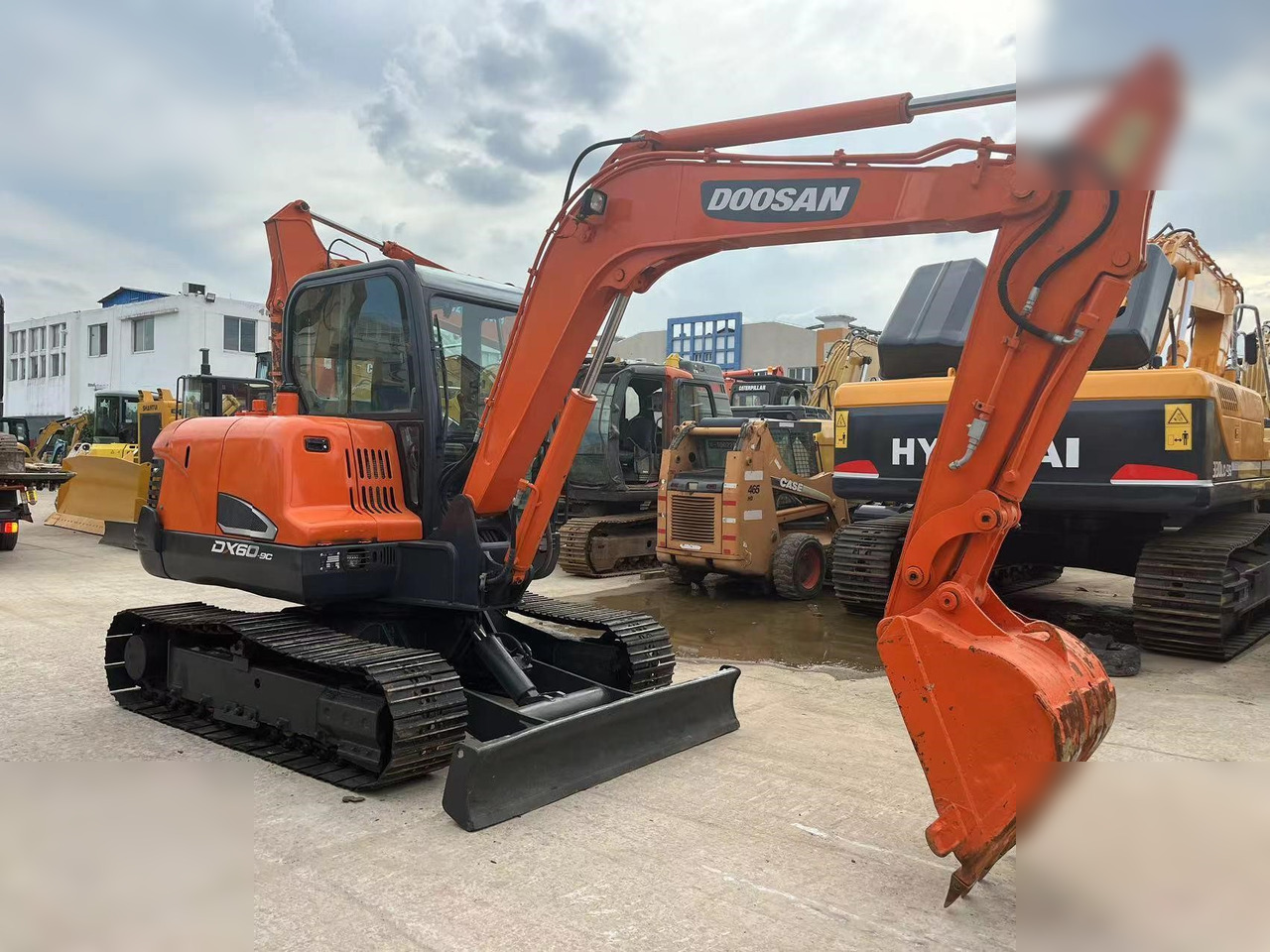 DOOSAN DX60-9C - Lánctalpas kotró: 1 kép. DOOSAN DX60-9C - Lánctalpas kotró: 1 kép.
