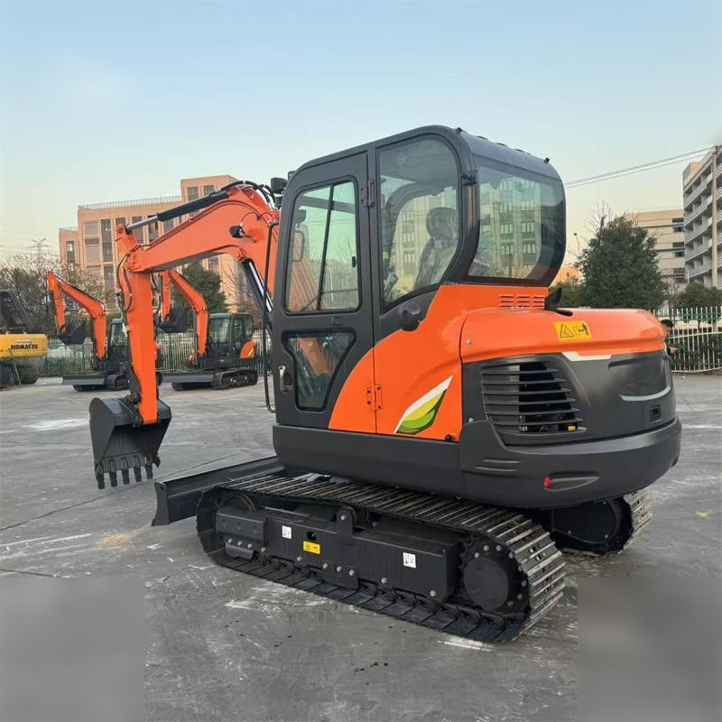 DOOSAN DX60E-10N - Lánctalpas kotró: 1 kép. DOOSAN DX60E-10N - Lánctalpas kotró: 1 kép.