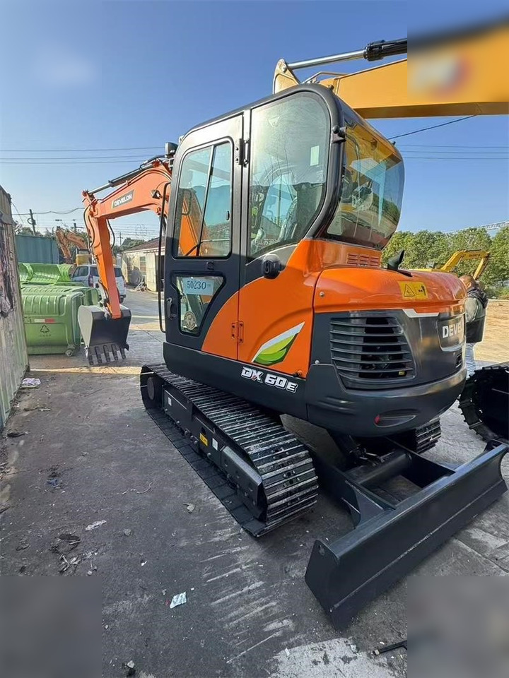 DOOSAN DX60E-10N - Lánctalpas kotró: 5 kép. DOOSAN DX60E-10N - Lánctalpas kotró: 5 kép.