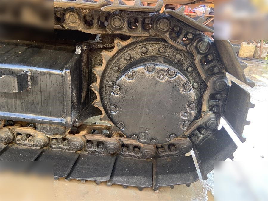 HITACHI EX100-5 - Lánctalpas kotró: 5 kép. HITACHI EX100-5 - Lánctalpas kotró: 5 kép.