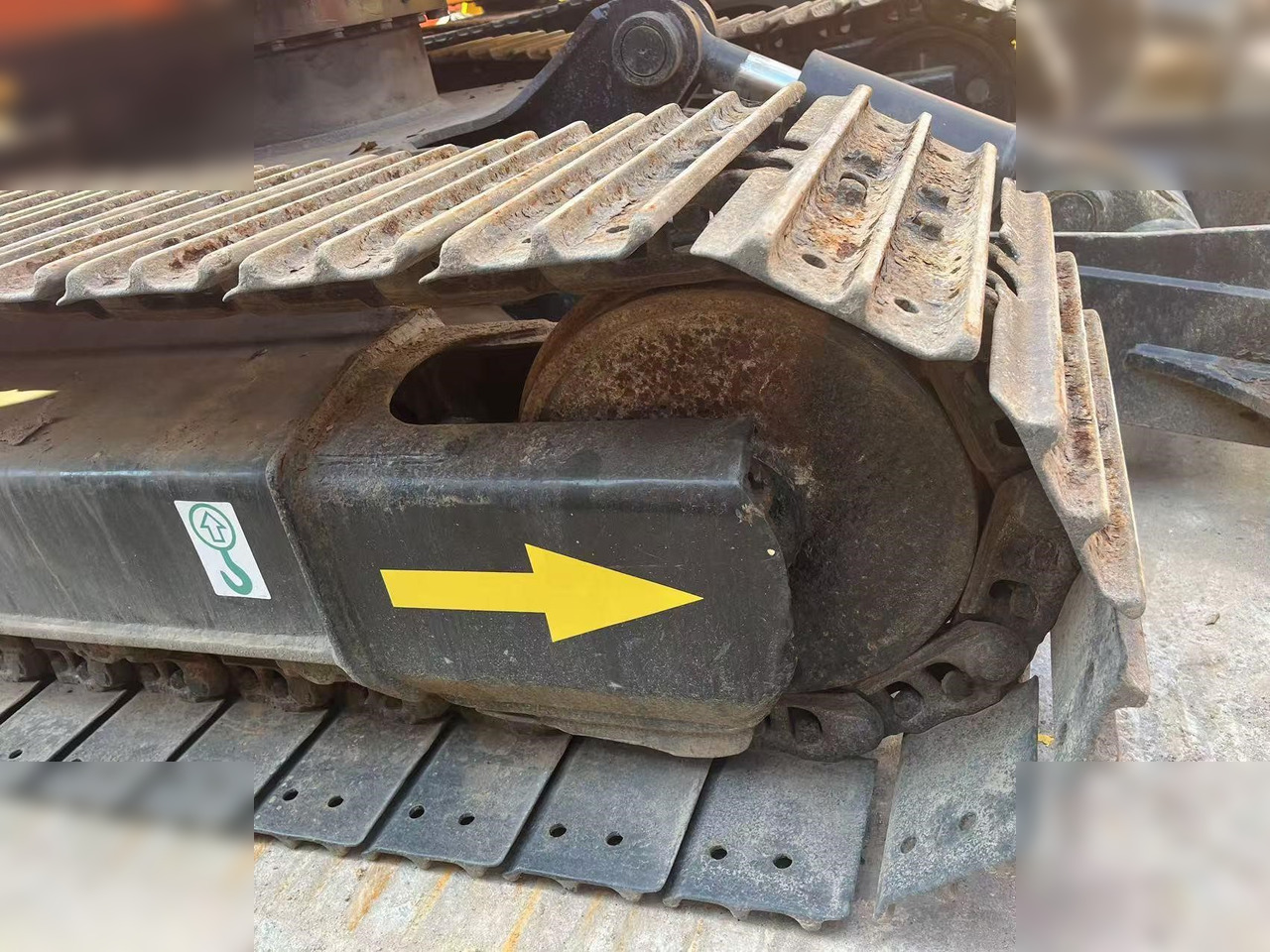 HITACHI EX60-5 - Lánctalpas kotró: 4 kép. HITACHI EX60-5 - Lánctalpas kotró: 4 kép.