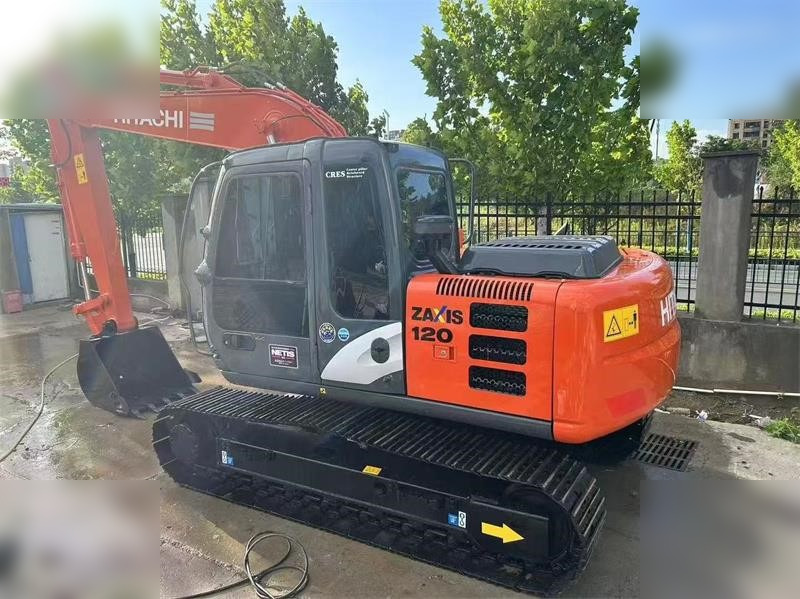 HITACHI ZX120 - Lánctalpas kotró: 1 kép. HITACHI ZX120 - Lánctalpas kotró: 1 kép.