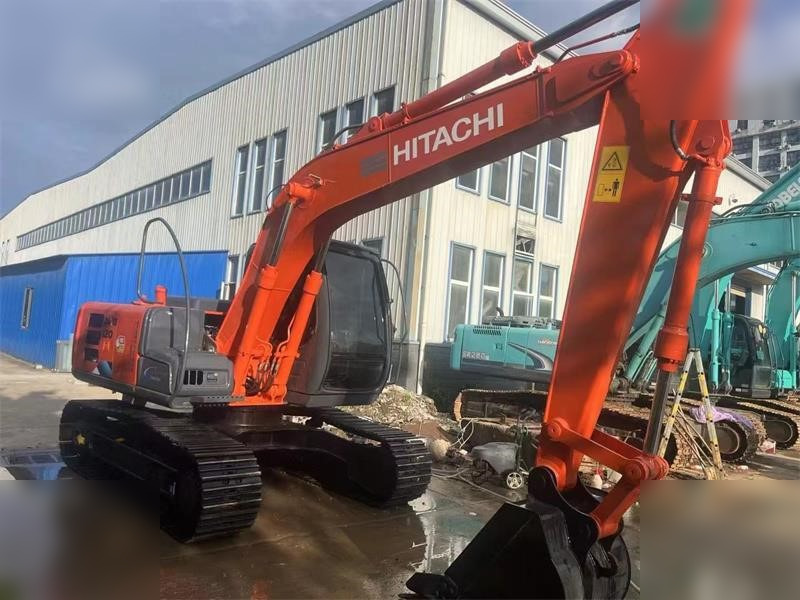 HITACHI ZX120 - Lánctalpas kotró: 2 kép. HITACHI ZX120 - Lánctalpas kotró: 2 kép.