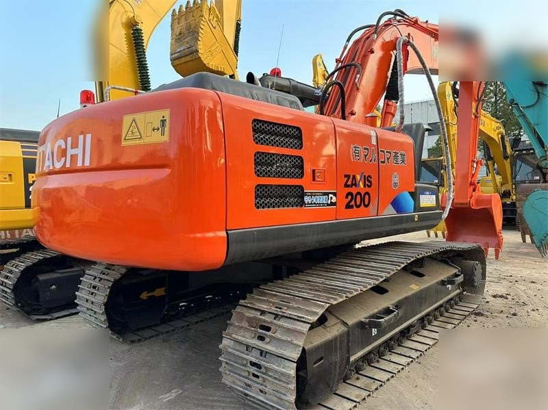 HITACHI ZX200-3G - Lánctalpas kotró: 1 kép. HITACHI ZX200-3G - Lánctalpas kotró: 1 kép.
