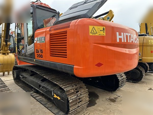 HITACHI ZX200-3G - Lánctalpas kotró: 4 kép. HITACHI ZX200-3G - Lánctalpas kotró: 4 kép.