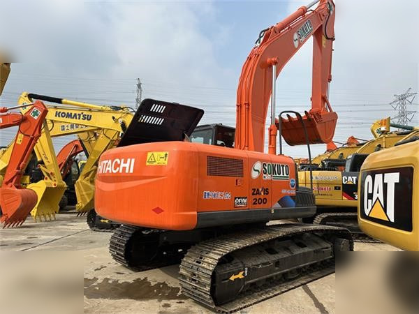 HITACHI ZX200-3G - Lánctalpas kotró: 1 kép. HITACHI ZX200-3G - Lánctalpas kotró: 1 kép.