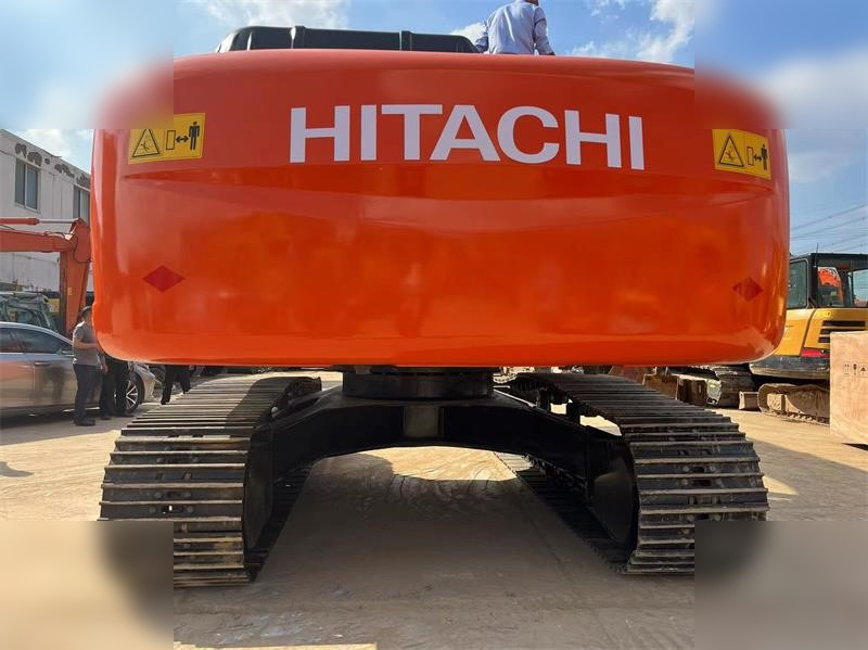 HITACHI ZX240-3 - Lánctalpas kotró: 4 kép. HITACHI ZX240-3 - Lánctalpas kotró: 4 kép.