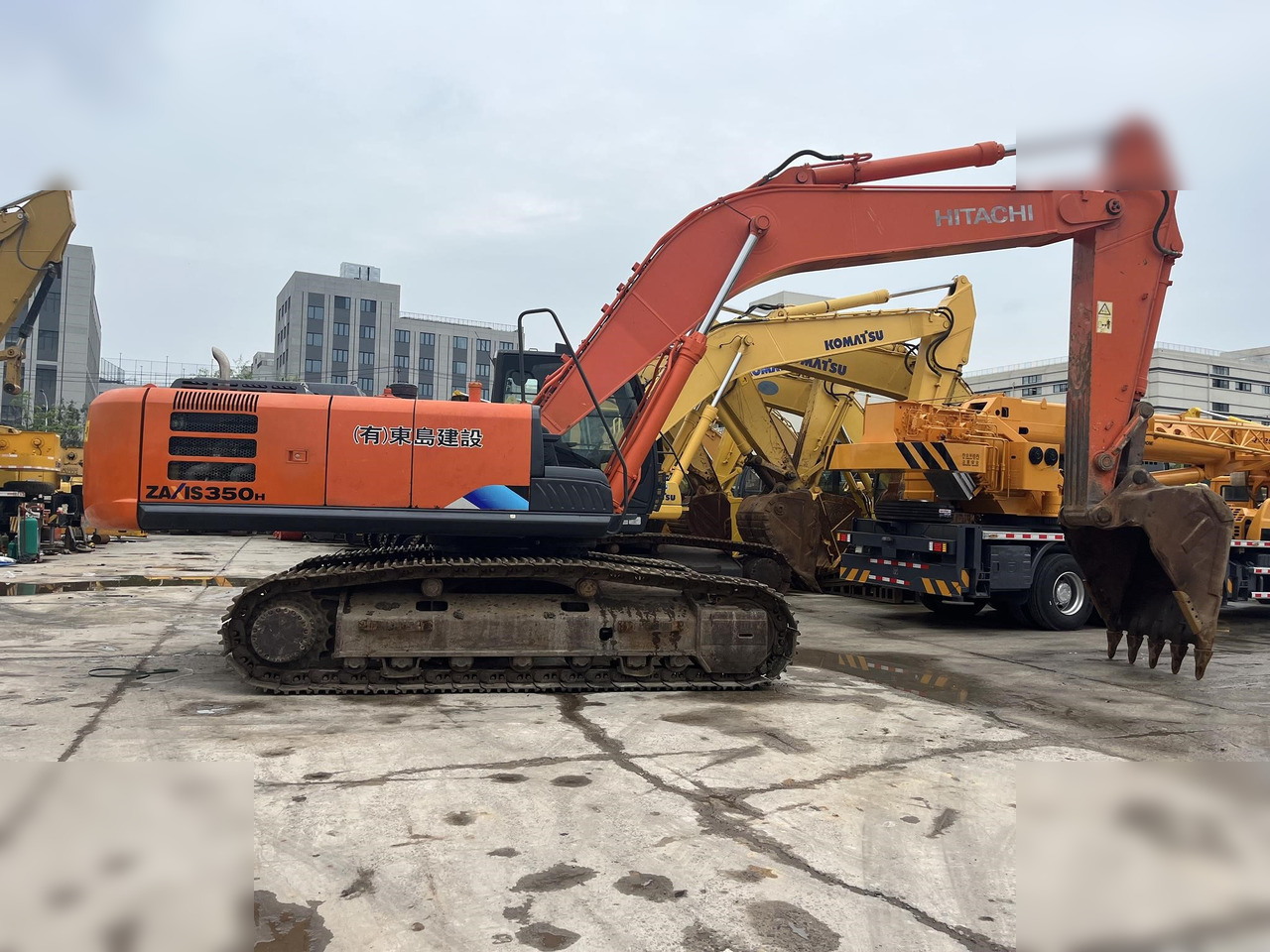 HITACHI ZX350H-5G - Lánctalpas kotró: 2 kép. HITACHI ZX350H-5G - Lánctalpas kotró: 2 kép.