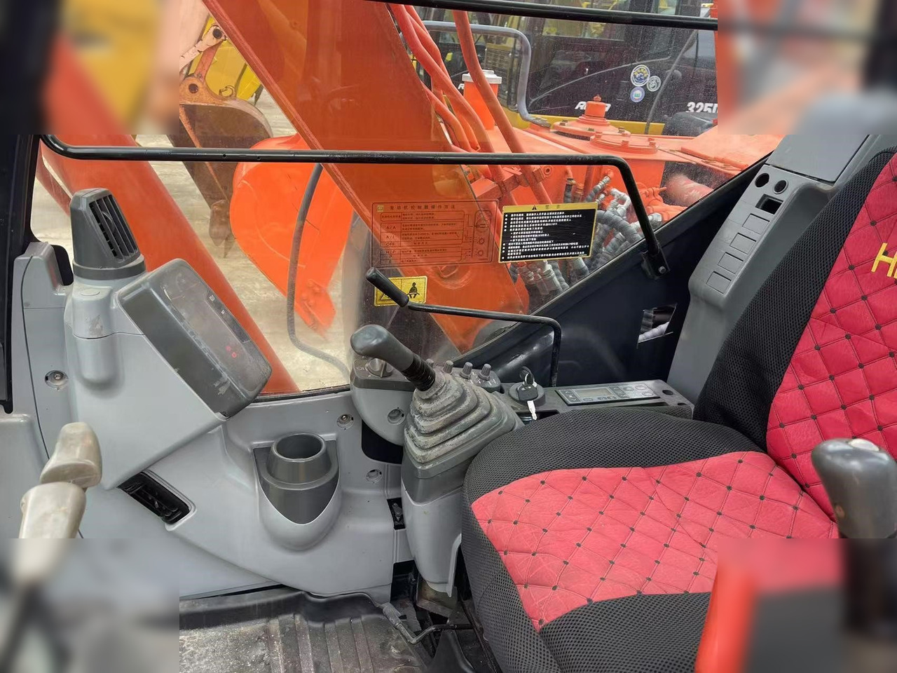 Lánctalpas kotró HITACHI ZX70: 7 kép.