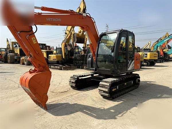 HITACHI ZX70 - Lánctalpas kotró: 4 kép. HITACHI ZX70 - Lánctalpas kotró: 4 kép.