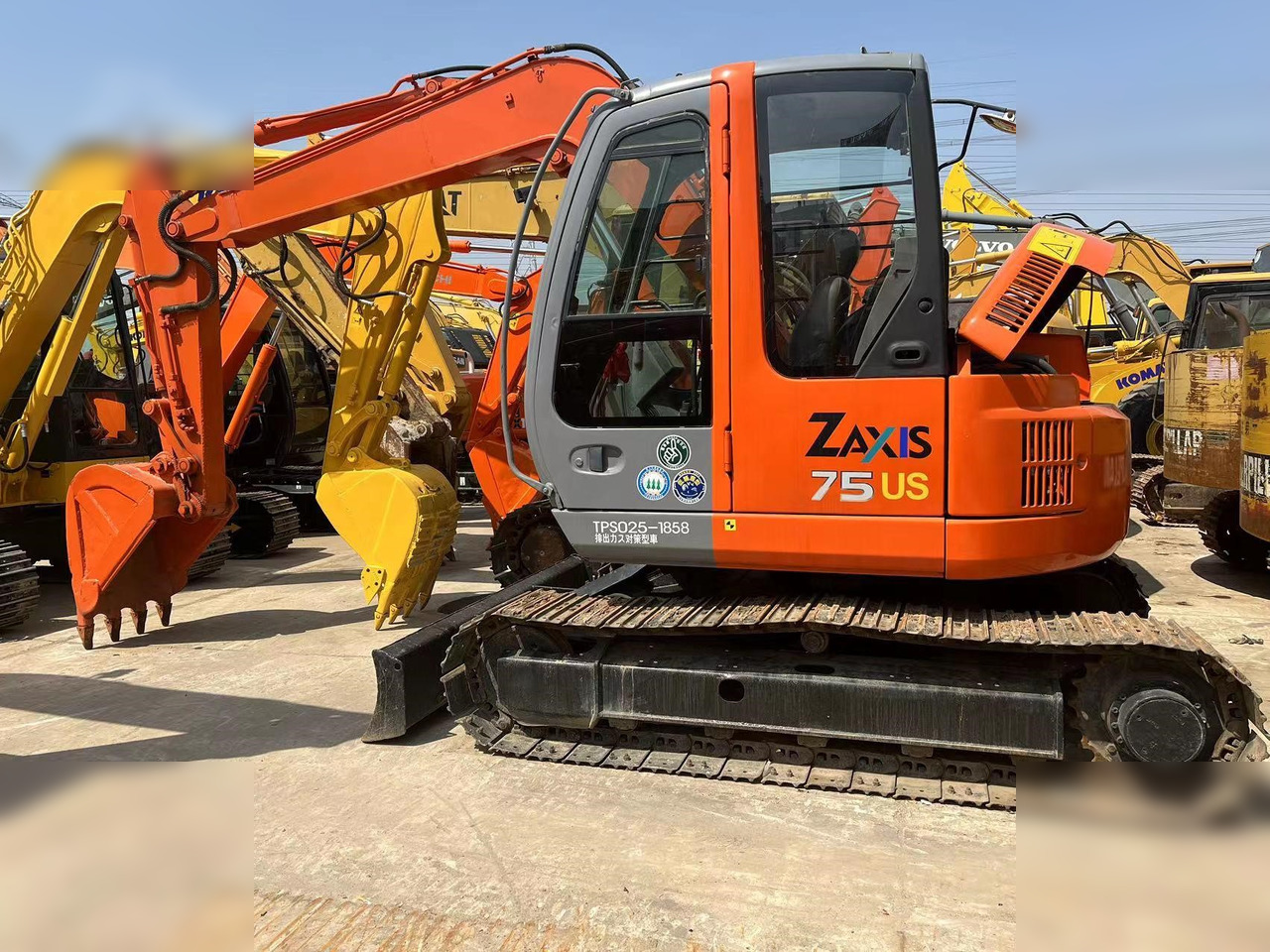 HITACHI ZX75US - Lánctalpas kotró: 4 kép. HITACHI ZX75US - Lánctalpas kotró: 4 kép.