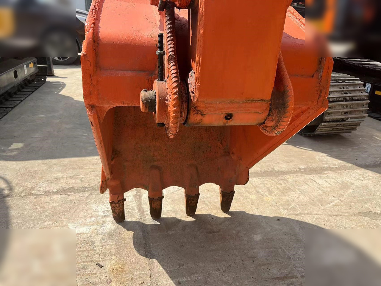 HITACHI ZX75US - Lánctalpas kotró: 3 kép. HITACHI ZX75US - Lánctalpas kotró: 3 kép.