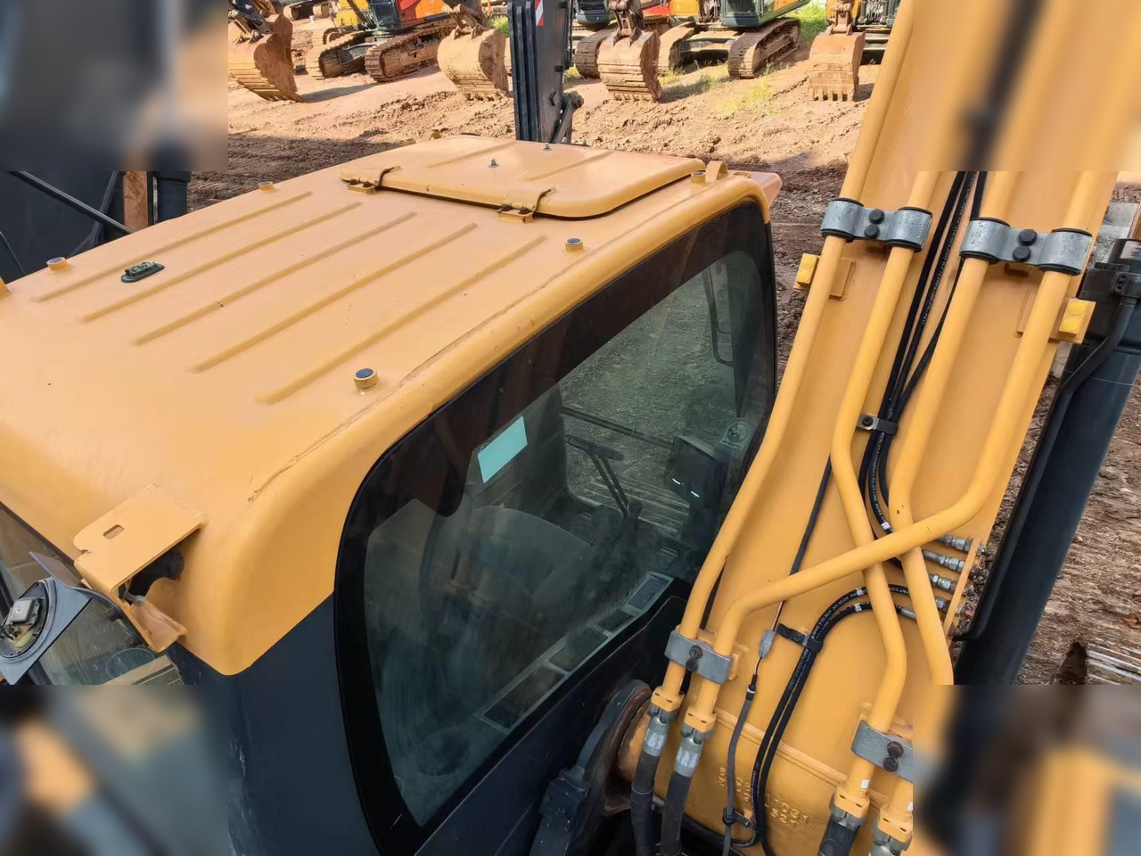 Lánctalpas kotró HYUNDAI 225LC-9: 9 kép. Lánctalpas kotró HYUNDAI 225LC-9: 9 kép.