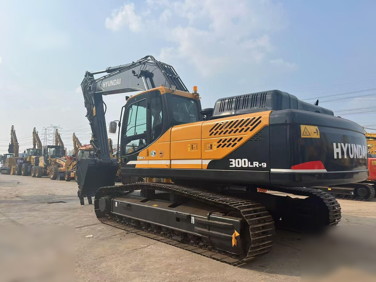 HYUNDAI HX300 LR - Lánctalpas kotró: 4 kép. HYUNDAI HX300 LR - Lánctalpas kotró: 4 kép.