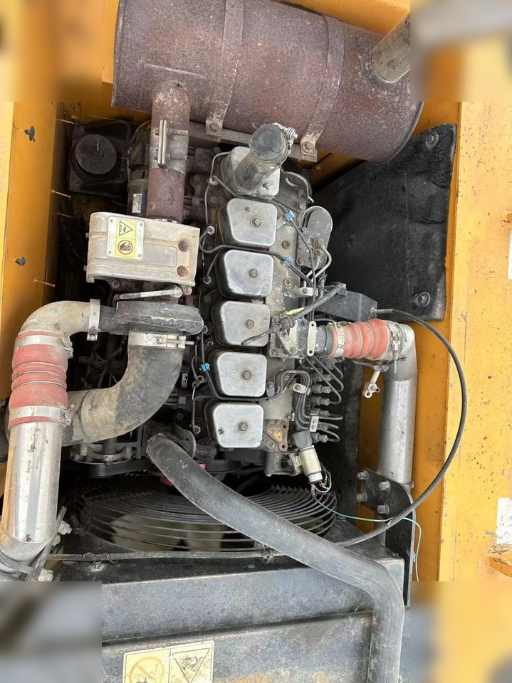 HYUNDAI ROBEX 210 LC-7 - Lánctalpas kotró: 5 kép. HYUNDAI ROBEX 210 LC-7 - Lánctalpas kotró: 5 kép.