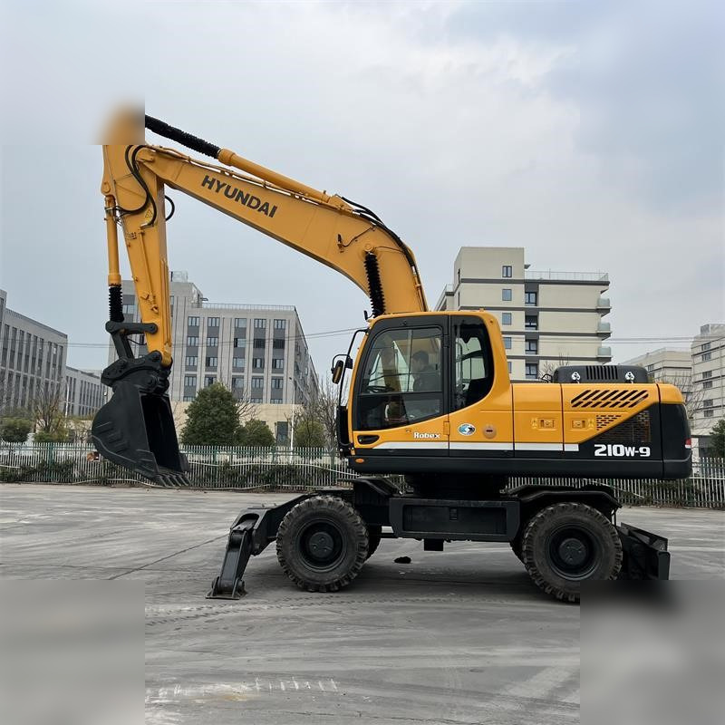 HYUNDAI ROBEX 210W-9 - Gumikerekes kotró: 4 kép. HYUNDAI ROBEX 210W-9 - Gumikerekes kotró: 4 kép.