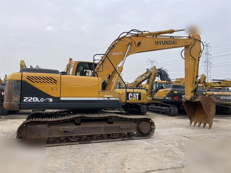 HYUNDAI ROBEX 220 LC-9 - Lánctalpas kotró: 2 kép. HYUNDAI ROBEX 220 LC-9 - Lánctalpas kotró: 2 kép.