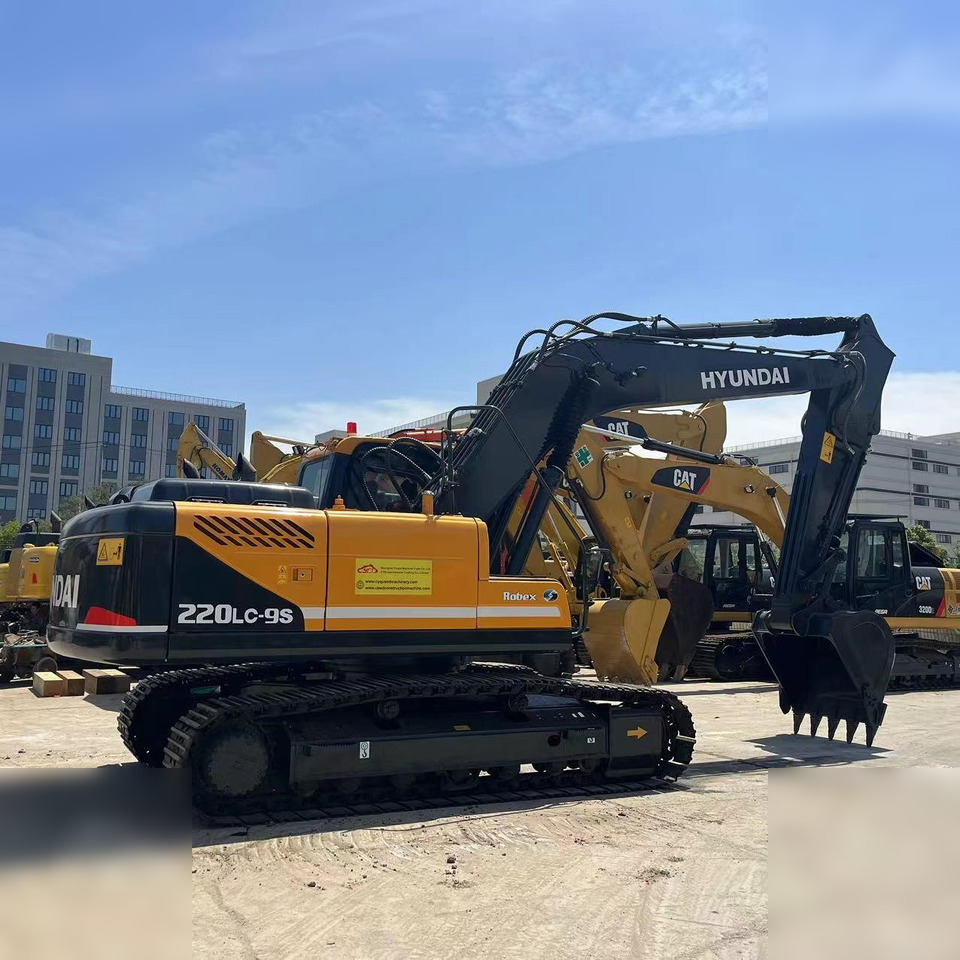 HYUNDAI ROBEX 220 LC-9S - Lánctalpas kotró: 3 kép. HYUNDAI ROBEX 220 LC-9S - Lánctalpas kotró: 3 kép.