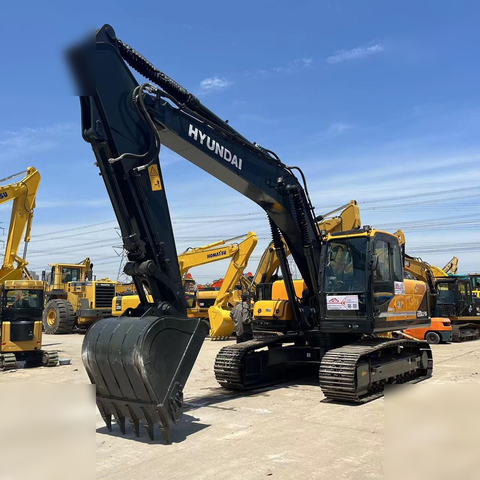 HYUNDAI ROBEX 220 LC-9S - Lánctalpas kotró: 2 kép. HYUNDAI ROBEX 220 LC-9S - Lánctalpas kotró: 2 kép.