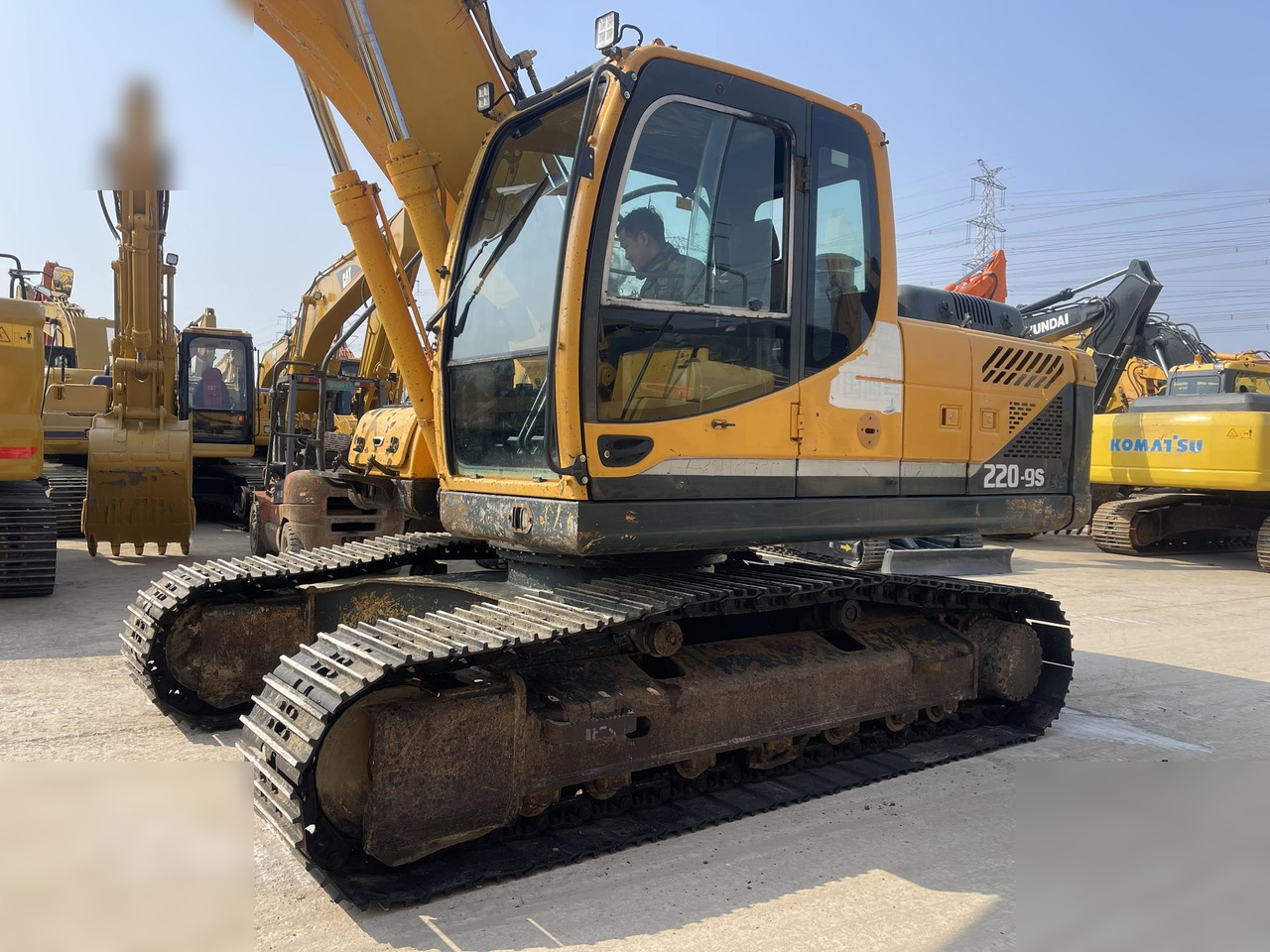 HYUNDAI ROBEX 220 LC-9S - Lánctalpas kotró: 3 kép. HYUNDAI ROBEX 220 LC-9S - Lánctalpas kotró: 3 kép.