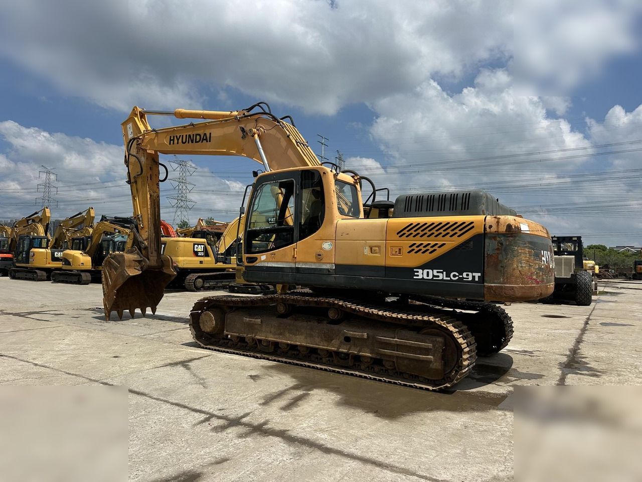 HYUNDAI ROBEX 305 LC-9T - Lánctalpas kotró: 2 kép. HYUNDAI ROBEX 305 LC-9T - Lánctalpas kotró: 2 kép.