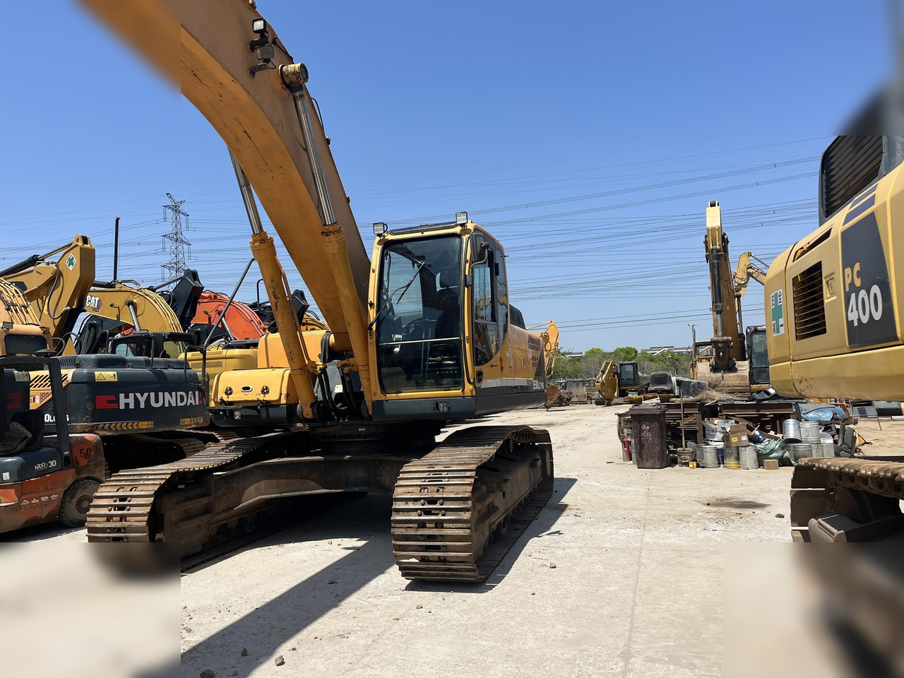 HYUNDAI ROBEX 330 LC-9S - Lánctalpas kotró: 5 kép. HYUNDAI ROBEX 330 LC-9S - Lánctalpas kotró: 5 kép.