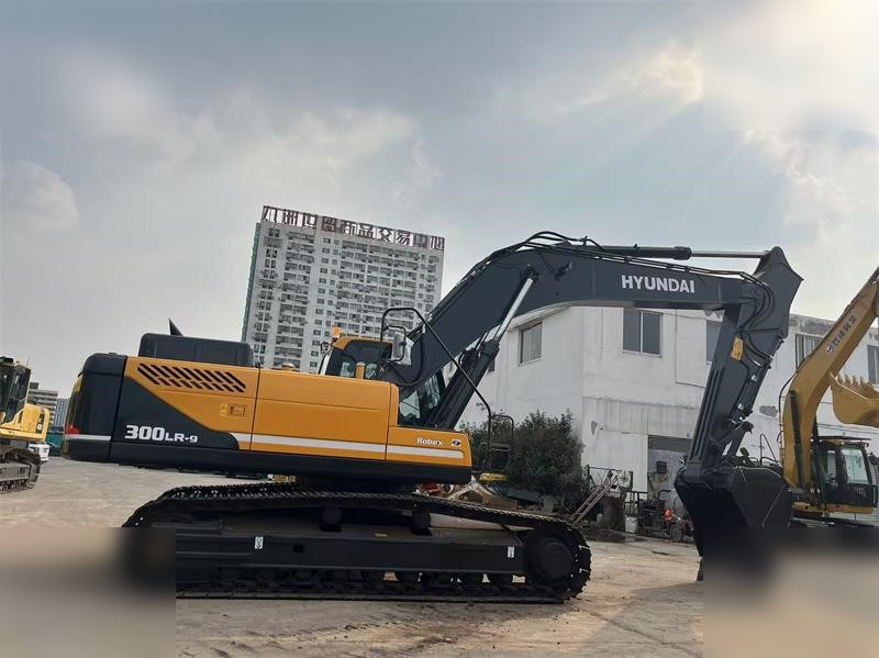 HYUNDAI ROBEX 330 LC-9S - Lánctalpas kotró: 2 kép. HYUNDAI ROBEX 330 LC-9S - Lánctalpas kotró: 2 kép.