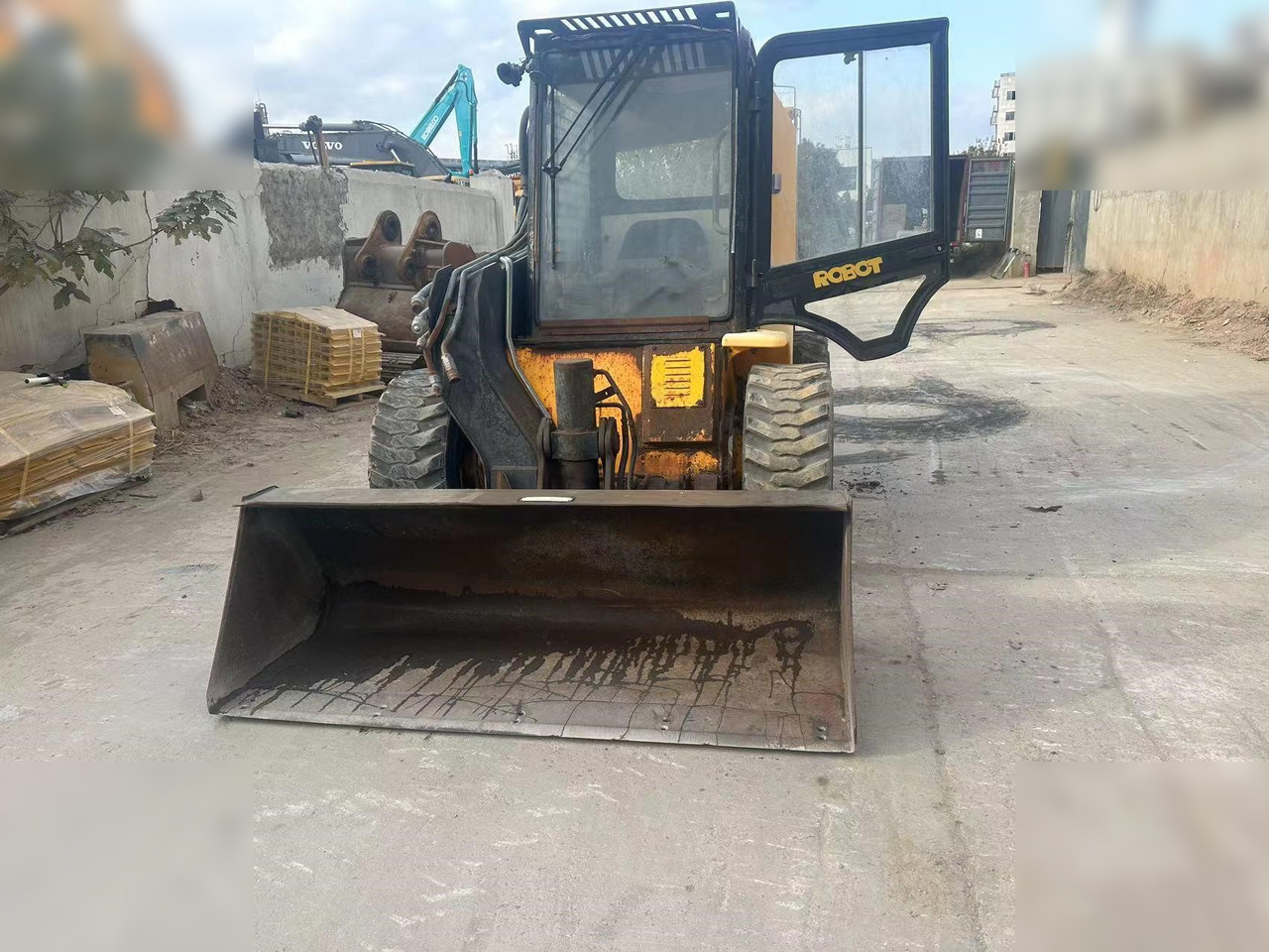 JCB 185 - Mini homlokrakodó: 5 kép. JCB 185 - Mini homlokrakodó: 5 kép.