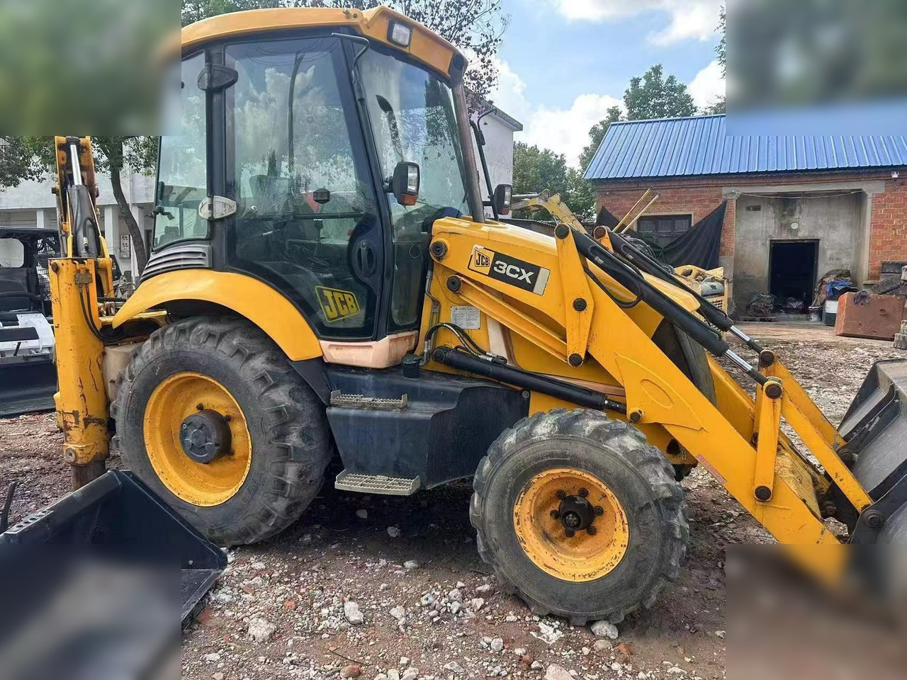 JCB 3CX - Kotrórakodó: 4 kép. JCB 3CX - Kotrórakodó: 4 kép.