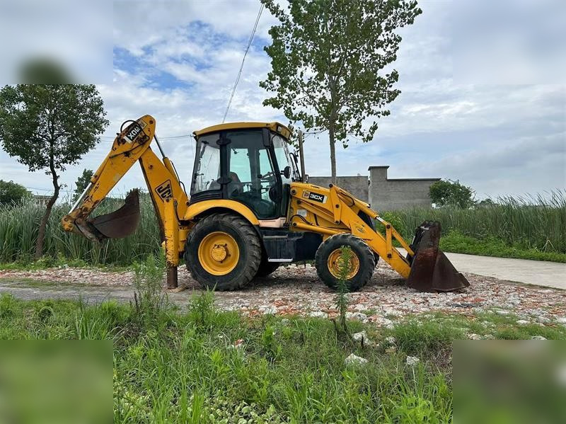 JCB 3CX - Kotrórakodó: 5 kép. JCB 3CX - Kotrórakodó: 5 kép.