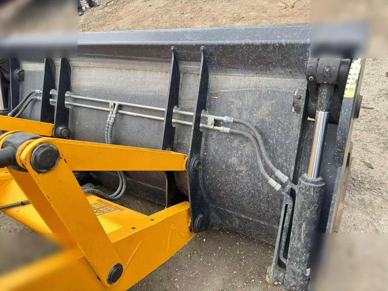 JCB 3CX - Kotrórakodó: 4 kép. JCB 3CX - Kotrórakodó: 4 kép.