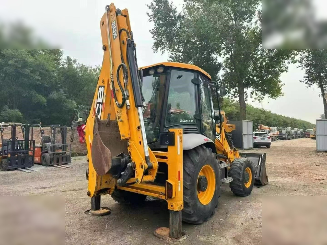 JCB 3CX - Kotrórakodó: 3 kép. JCB 3CX - Kotrórakodó: 3 kép.