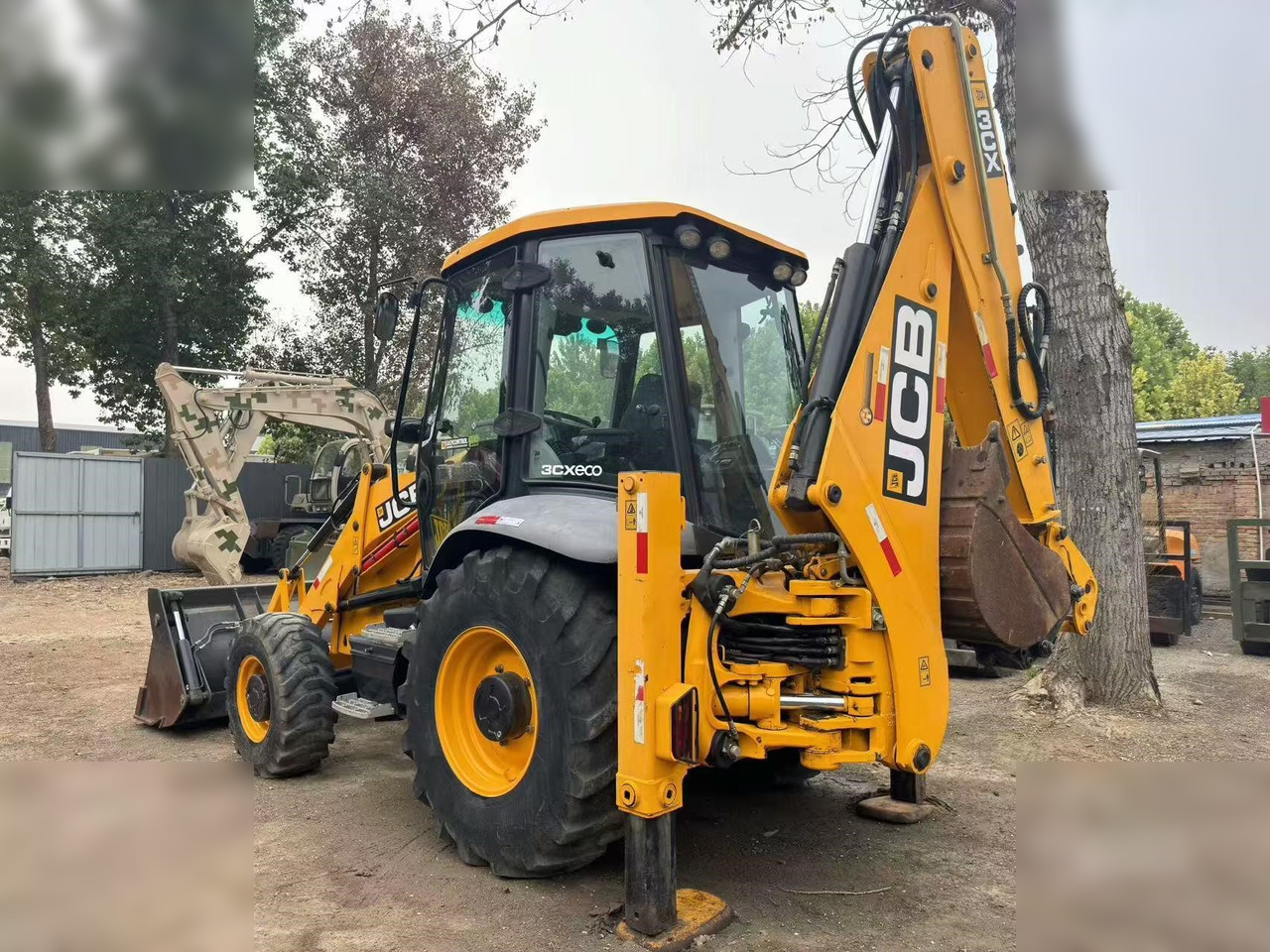 JCB 3CX - Kotrórakodó: 1 kép. JCB 3CX - Kotrórakodó: 1 kép.
